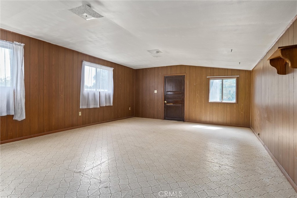 https://media.crmls.org/medias/c1c2a0e5-86fb-488e-80cf-410716b28678.jpg?preset=X-Large