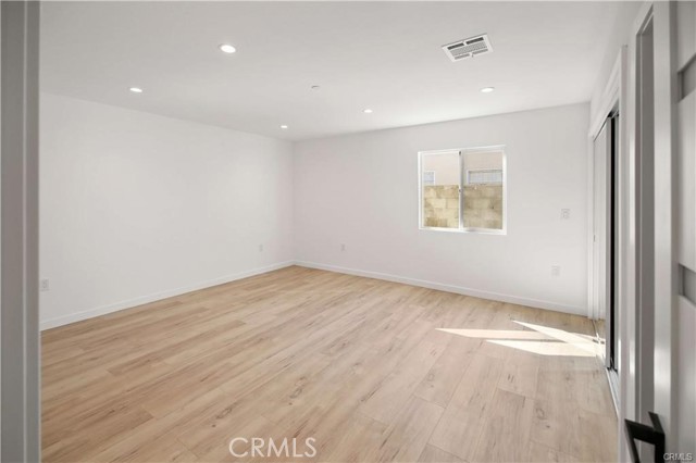 Detail Gallery Image 14 of 36 For 7842 Lasaine Ave, Northridge,  CA 91325 - 7 Beds | 5/1 Baths