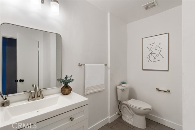 Detail Gallery Image 7 of 11 For 6815 Remmet Ave #119,  Canoga Park,  CA 91303 - 1 Beds | 1 Baths
