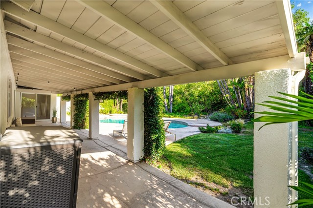 3811 Algonaut Drive, Calabasas CA: https://media.crmls.org/medias/c1c3eb48-2f72-4a84-b3c8-d7a578297404.jpg