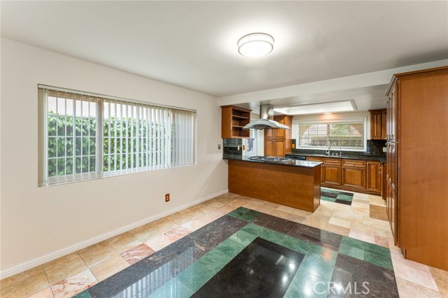 16424 Holmes Place, Cerritos CA: https://media.crmls.org/medias/c1c4d9ac-c8cd-486f-8e4b-b2dc6900cd5c.jpg