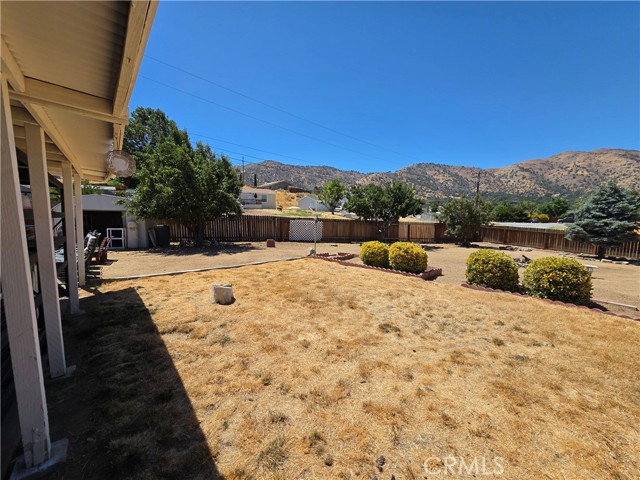 Detail Gallery Image 11 of 14 For 22201 Mccarthy Dr, Tehachapi,  CA 93561 - 3 Beds | 2 Baths