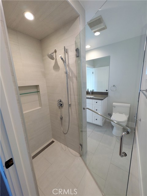 Zero-threshold shower Zero-threshold shower