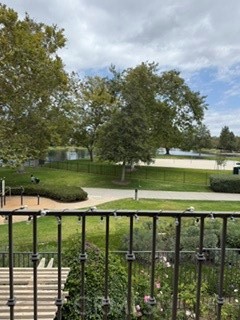 https://media.crmls.org/medias/c1c6567b-30d6-45bc-960c-90849971dff5.jpg?preset=X-Large