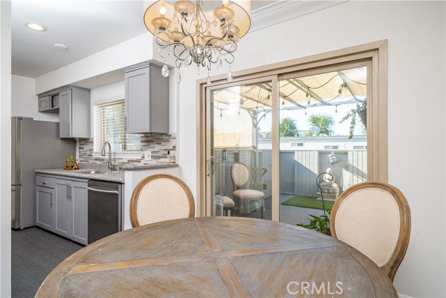 Detail Gallery Image 6 of 24 For 6041 Fountain Park St #9,  Woodland Hills,  CA 91367 - 2 Beds | 1 Baths