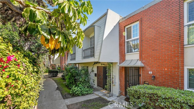 Detail Gallery Image 6 of 31 For 1800 W Gramercy #17,  Anaheim,  CA 92801 - 4 Beds | 2/1 Baths