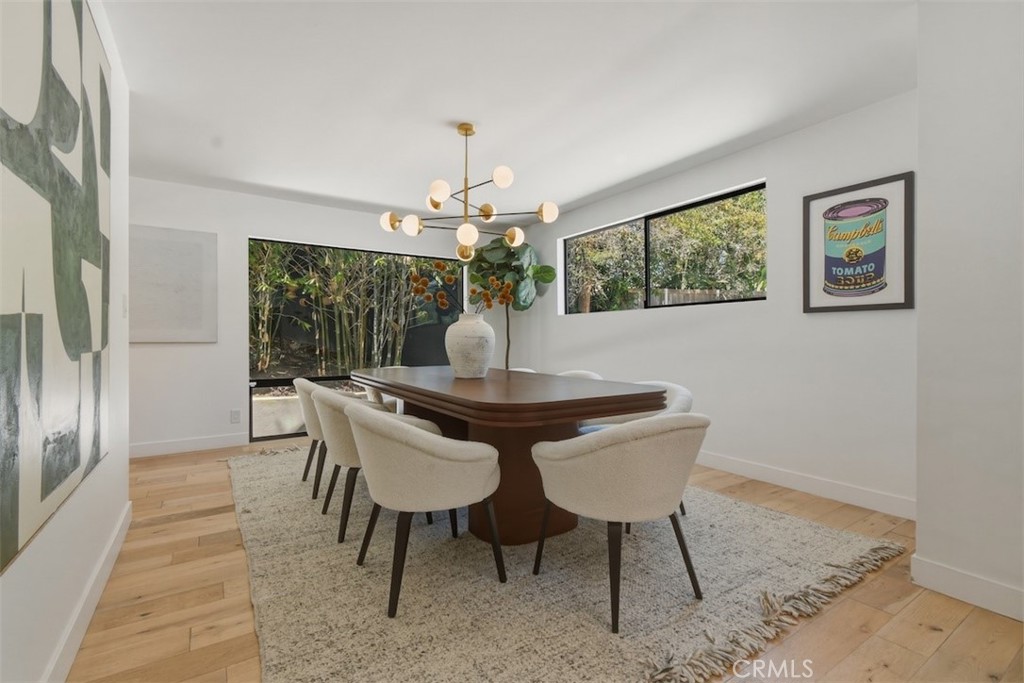 https://media.crmls.org/medias/c1c894ea-1b19-475d-9e0d-80a9a05d375f.jpg?preset=X-Large