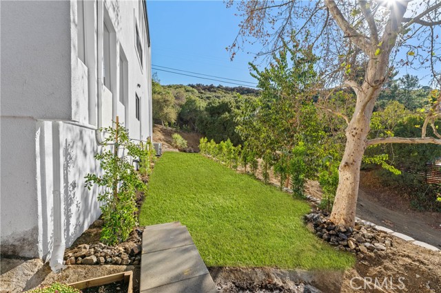 23625 Summit Drive, Calabasas CA: https://media.crmls.org/medias/c1c9395f-2a18-4079-9b4d-3217c0391c74.jpg