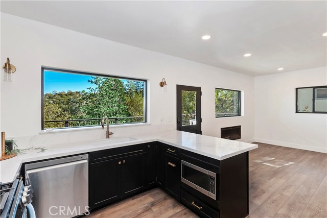 1227 Klondike Drive, Lake Arrowhead CA: https://media.crmls.org/medias/c1c9d2cb-fb58-4f8e-8674-7a41d4c50886.jpg