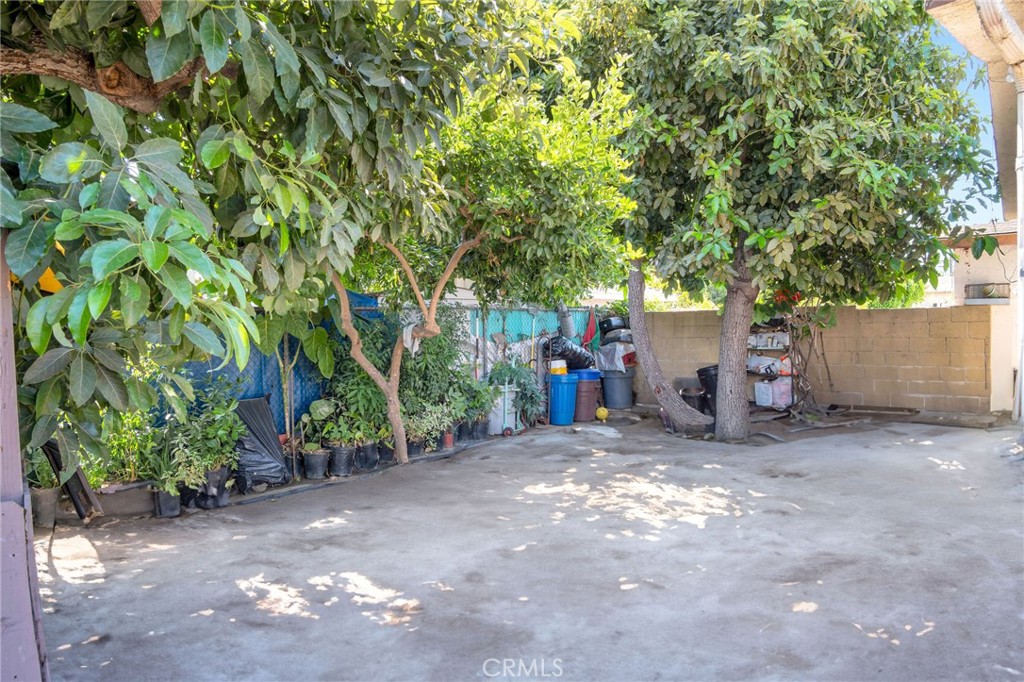 https://media.crmls.org/medias/c1cada5d-9e79-4cb0-a344-0bb2ab75c9f7.jpg?preset=X-Large