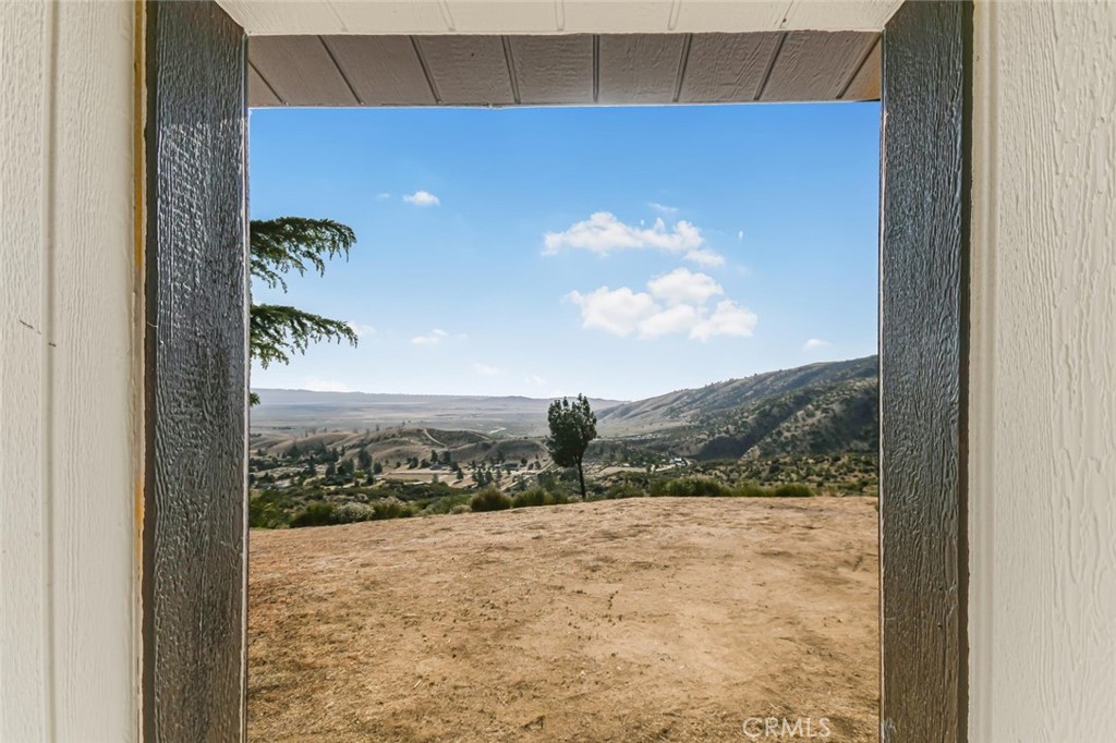 https://media.crmls.org/medias/c1cbddf7-d401-4a40-ba03-534e5da261b6.jpg?preset=X-Large