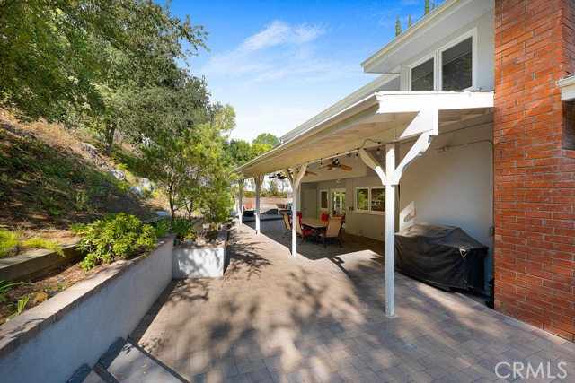 17232 Quesan Place, Encino CA: https://media.crmls.org/medias/c1cbff90-2952-41b8-9084-a5f9c99ad8e3.jpg