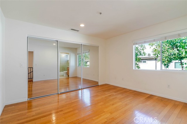 Detail Gallery Image 15 of 26 For 15053 Victory Bld #5,  Van Nuys,  CA 91411 - 2 Beds | 3 Baths