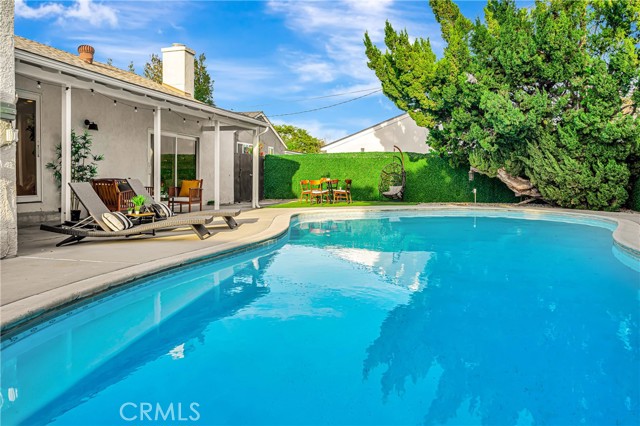 20742 Lull Street, Winnetka CA: https://media.crmls.org/medias/c1cc30cb-6831-48ea-bdfd-fb7661d8c67f.jpg