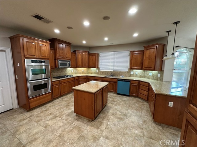 Detail Gallery Image 13 of 38 For 3119 Lorrie Ct, Merced,  CA 95348 - 4 Beds | 2/1 Baths