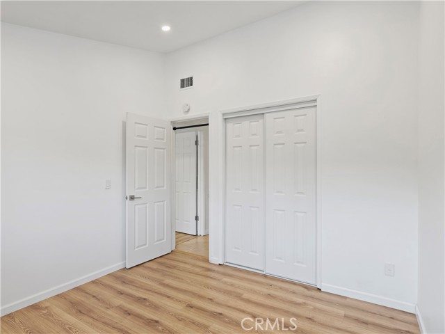 Detail Gallery Image 10 of 22 For 20324 Oxnard St, Woodland Hills,  CA 91367 - 6 Beds | 3 Baths