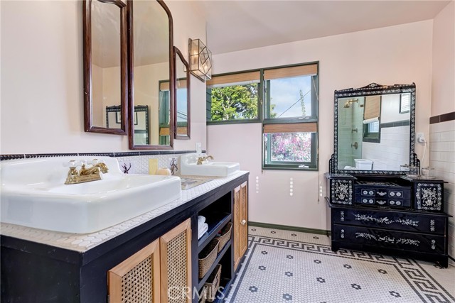 Detail Gallery Image 25 of 72 For 532 Rialto Ave, Venice,  CA 90291 - 3 Beds | 2 Baths