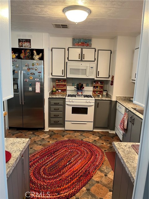 55524 Yucca Trail, Yucca Valley CA: https://media.crmls.org/medias/c1cfd803-5fbc-4f91-8e75-4c3ecdbd50e2.jpg