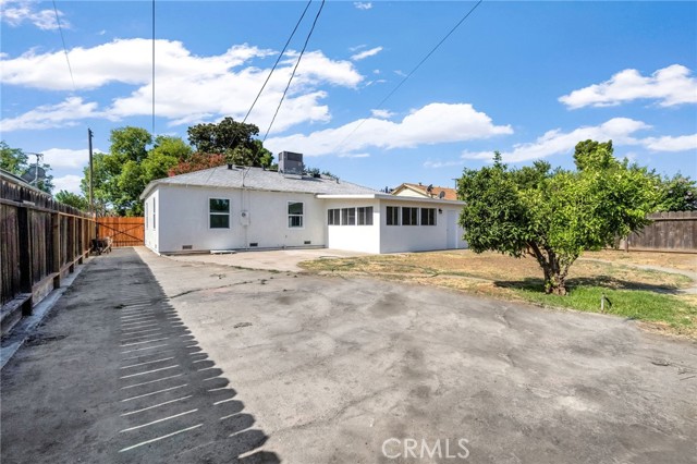 3525 E Hammond Avenue, Fresno CA: https://media.crmls.org/medias/c1d01b2d-3790-402f-bb18-41af20c361d0.jpg