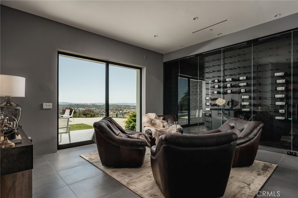 https://media.crmls.org/medias/c1d22e29-6315-4a41-99c0-652f69c4b522.jpg?preset=X-Large