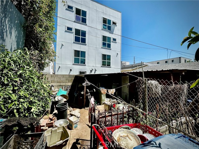 Detail Gallery Image 4 of 8 For 1605 W 35th, Los Angeles,  CA 90018 - 2 Beds | 1 Baths