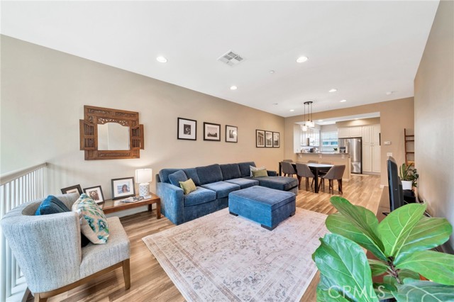 5325 Pacific Terrace, Hawthorne CA: https://media.crmls.org/medias/c1d28687-ed17-4642-9498-91963805be40.jpg