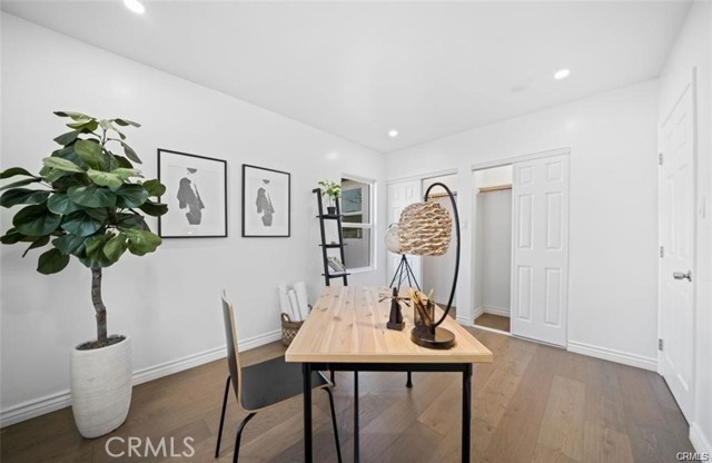 1484 N Clybourn Avenue, Burbank CA: https://media.crmls.org/medias/c1d2fc08-dce4-49d0-9e74-0c7eea8cbb1f.jpg