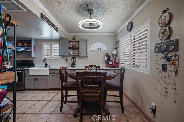 Detail Gallery Image 6 of 23 For 9317 Elm Vista Dr #9,  Downey,  CA 90242 - 3 Beds | 3 Baths