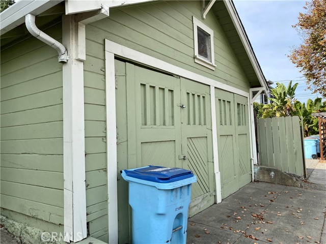 Detached Garage