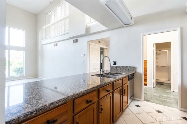5440 Lindley Avenue, 310 photo 12
