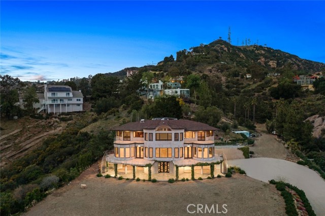 24517 Piuma Road, Malibu CA: https://media.crmls.org/medias/c1d4a95e-fed4-4c64-afc9-d1be444280ae.jpg