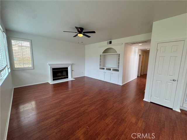 Detail Gallery Image 11 of 57 For 22219 Trinity Pl, Saugus,  CA 91390 - 5 Beds | 3 Baths