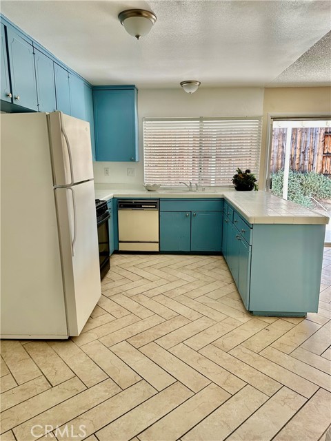 220 W Blaine Street, Riverside CA: https://media.crmls.org/medias/c1d5f9fc-9f5c-44c0-a98a-274dca7a0bd6.jpg