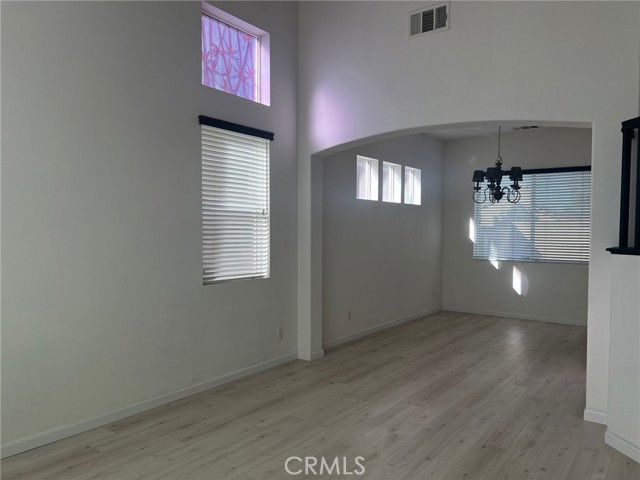 Detail Gallery Image 4 of 32 For 4111 Vahan Ct, Lancaster,  CA 93536 - 5 Beds | 3 Baths