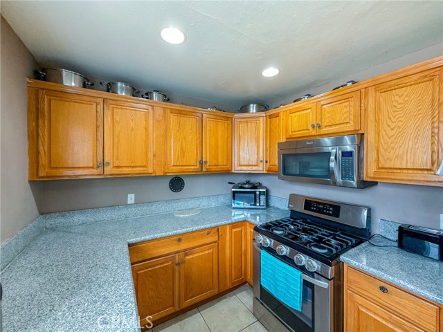 Detail Gallery Image 13 of 47 For 45431 Sancroft Ave, Lancaster,  CA 93535 - 4 Beds | 2 Baths