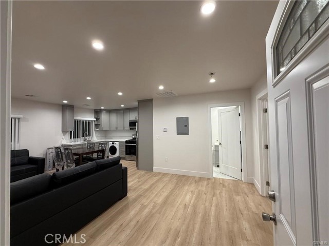 10007 Amestoy Avenue, Northridge CA: https://media.crmls.org/medias/c1d73c4d-2766-4704-ad42-479674440806.jpg