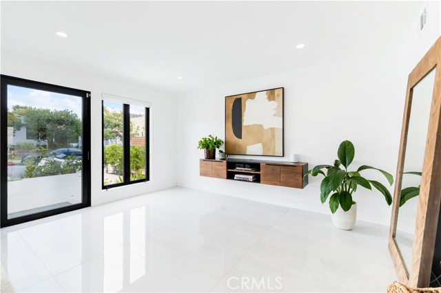 Detail Gallery Image 2 of 45 For 707 Begonia Ave, Corona Del Mar,  CA 92625 - 5 Beds | 5/1 Baths