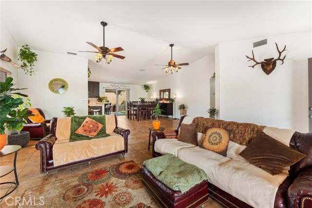 Detail Gallery Image 6 of 26 For 40466 Lockhart Ln, Hemet,  CA 92544 - 3 Beds | 2 Baths