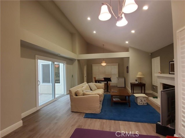 Detail Gallery Image 6 of 19 For 2 Cedarlake #8,  Irvine,  CA 92614 - 2 Beds | 2 Baths