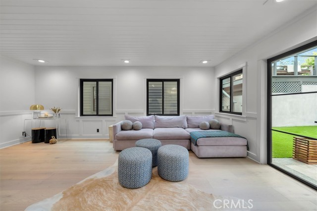 1012 10th Street, Manhattan Beach CA: https://media.crmls.org/medias/c1d8b677-bad5-4c77-9044-d6814cab124c.jpg