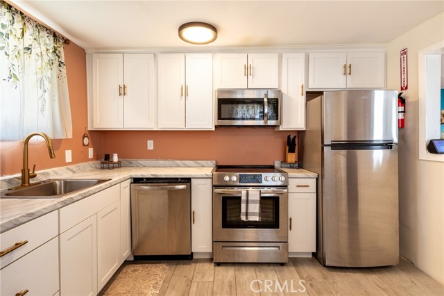 Detail Gallery Image 11 of 32 For 65076 E Broadway, Joshua Tree,  CA 92252 - 2 Beds | 1 Baths