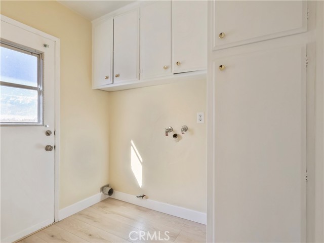Detail Gallery Image 17 of 48 For 15354 Runnymede St, Van Nuys,  CA 91406 - 4 Beds | 2 Baths