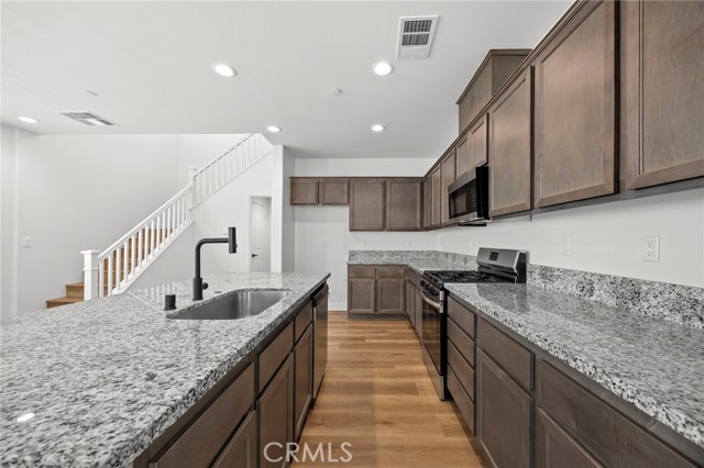 Detail Gallery Image 12 of 52 For 1527 Amethyst Ln, Beaumont,  CA 92223 - 3 Beds | 2/1 Baths