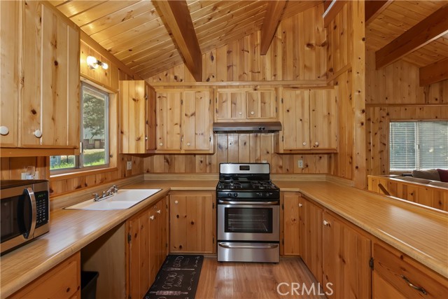 33469 Squirrel Drive, Green Valley Lake CA: https://media.crmls.org/medias/c1dc35f7-c4b8-4268-9cbc-38b639c69e10.jpg