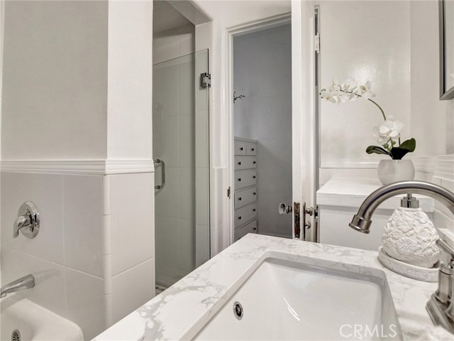 Detail Gallery Image 24 of 30 For 9949 Young Dr #204,  Beverly Hills,  CA 90212 - 1 Beds | 1 Baths