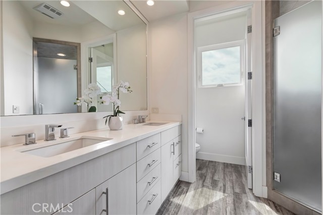 Detail Gallery Image 30 of 47 For 48 57th Pl, Long Beach,  CA 90803 - 5 Beds | 3/1 Baths