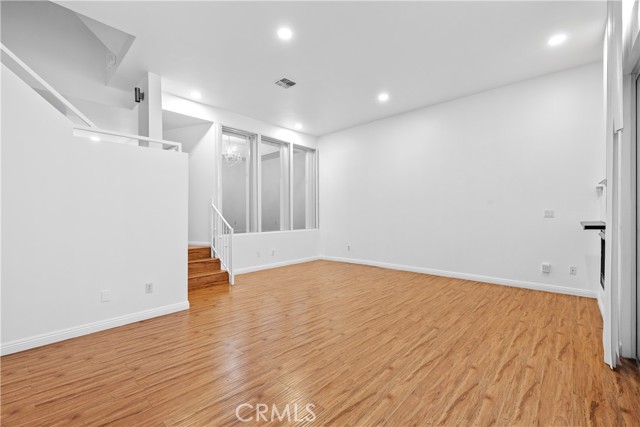 Detail Gallery Image 35 of 39 For 4845 Elmwood #C,  Los Angeles,  CA 90004 - 3 Beds | 3 Baths