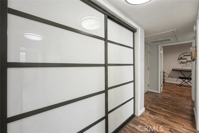 Detail Gallery Image 6 of 25 For 14141 Dickens #111,  Sherman Oaks,  CA 91423 - 2 Beds | 2 Baths