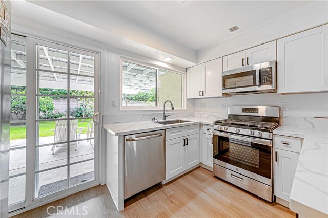 Detail Gallery Image 8 of 44 For 559 Traverse, Costa Mesa,  CA 92626 - 3 Beds | 2 Baths