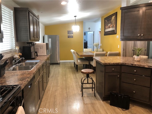 Detail Gallery Image 13 of 58 For 4901 Green River #292,  Corona,  CA 92878 - 4 Beds | 2 Baths